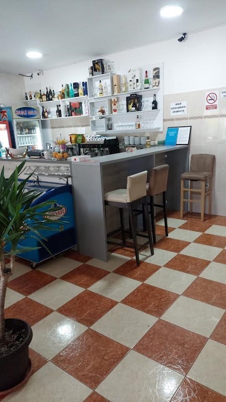 Potrebne djevojke za rad u kafiću 